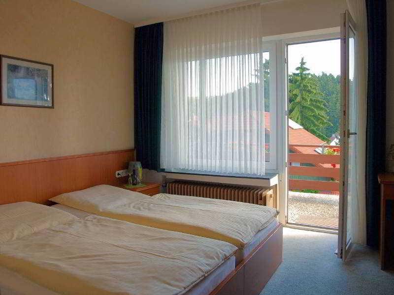 Hotel-Pension Ursula บัดซัคซา ภายนอก รูปภาพ